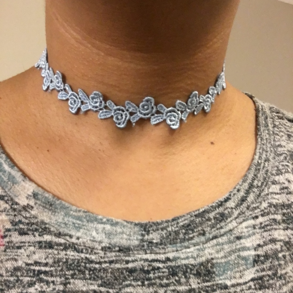 3/$15 ** Blue roses lace choker NWOT - Picture 2 of 3